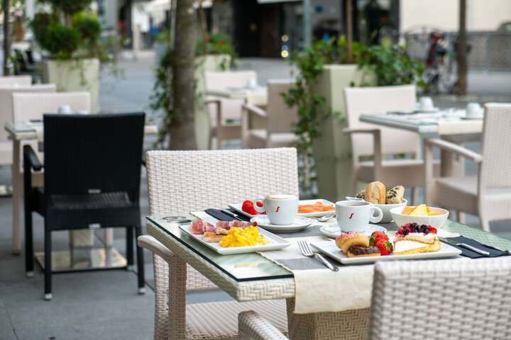 Breakfast/Coffee Service 60 of 71
