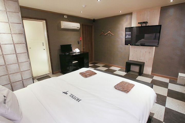 Room 44 of 121