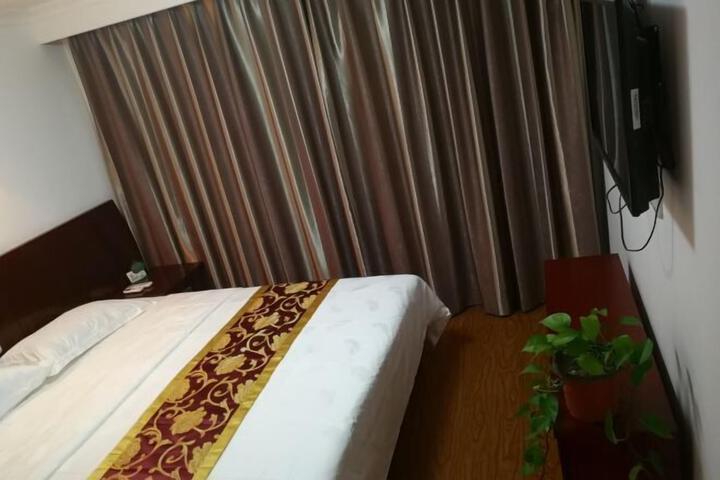 Room 27 of 36