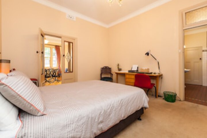 Room 4 of 93