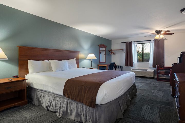 1 King Bed (19 of 26)