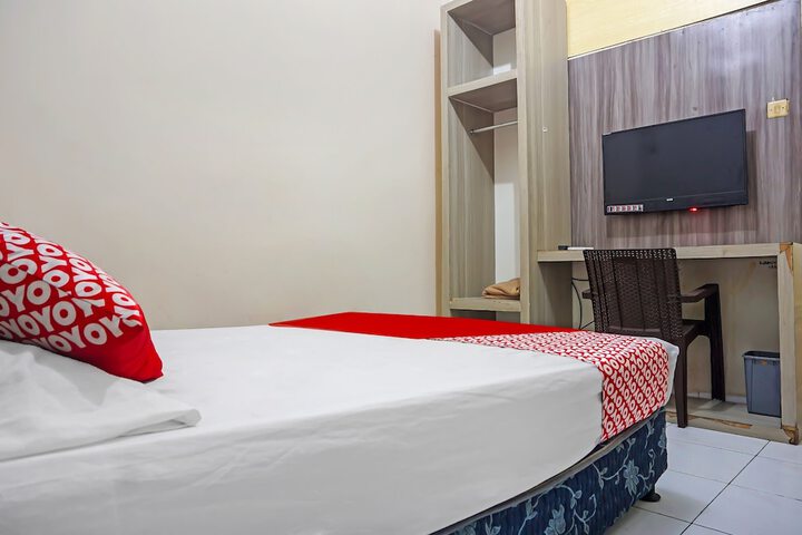 Room 11 of 24