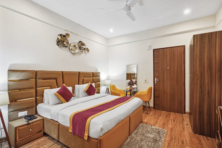 Room 9 of 26
