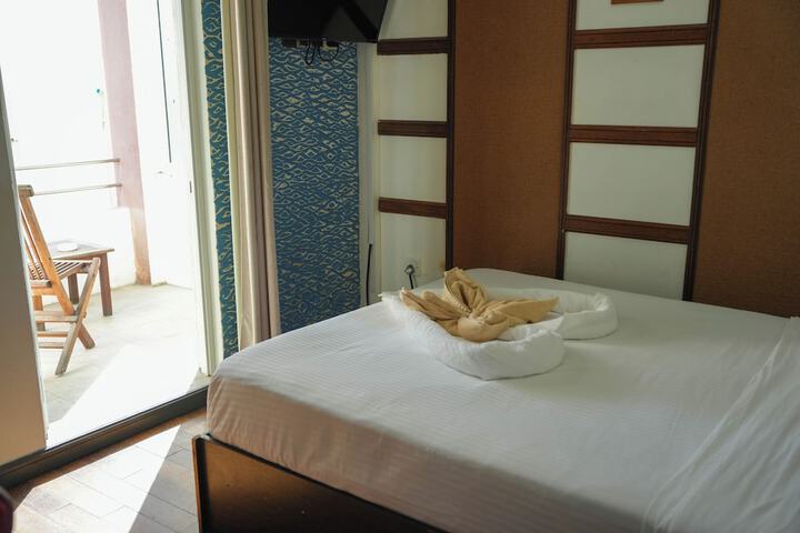 Room 32 of 95