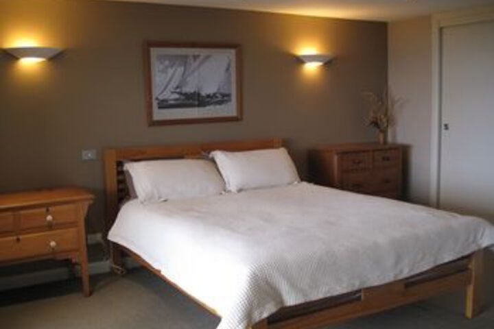 Room 11 of 24