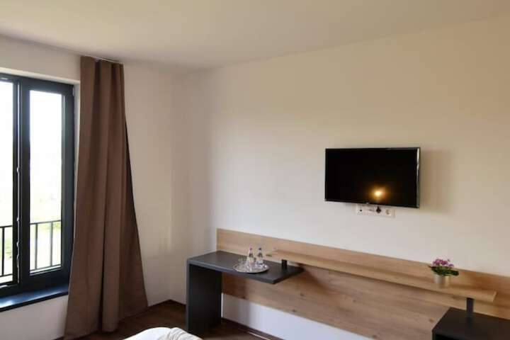 Room 27 of 62