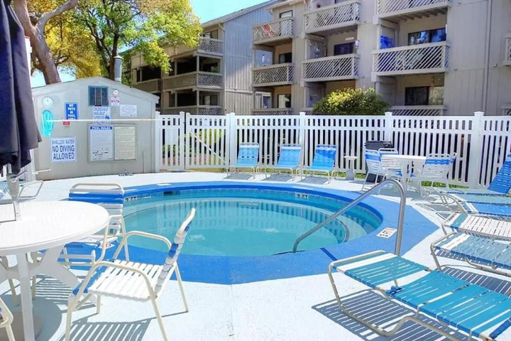 Pool 10 of 14