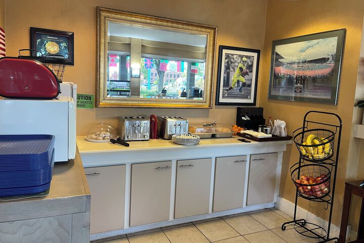 Breakfast area