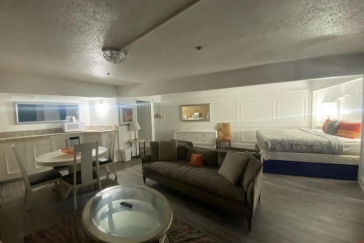 Room 15 of 24