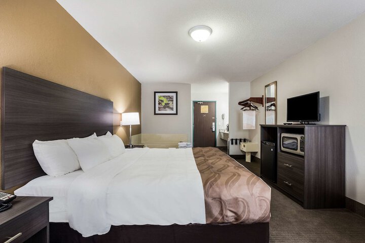 1 King Bed Mobility Accessible (16 of 26)