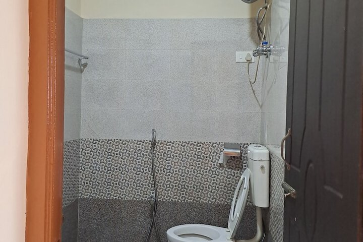 Room 8 of 12