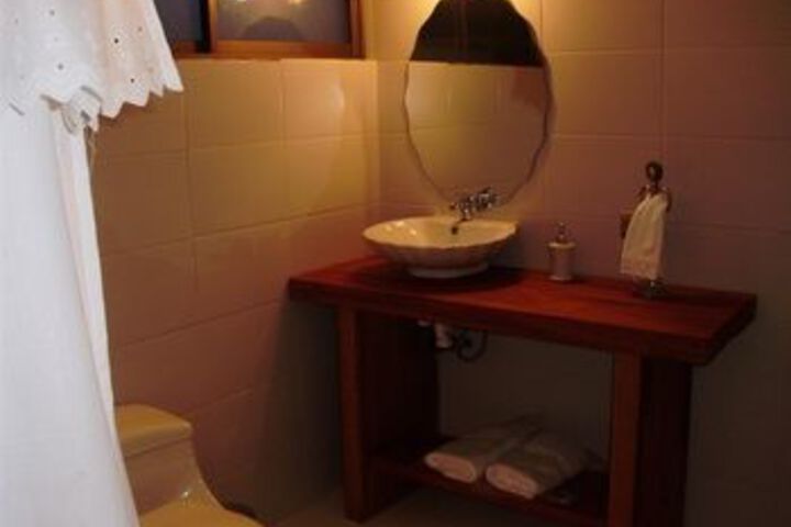 Room 2 of 33