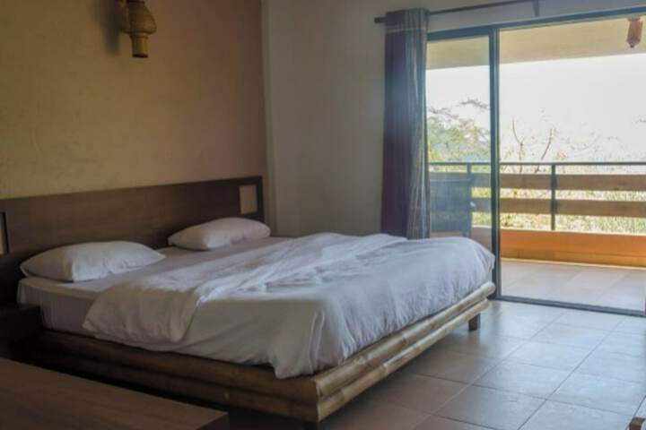 Room 13 of 28