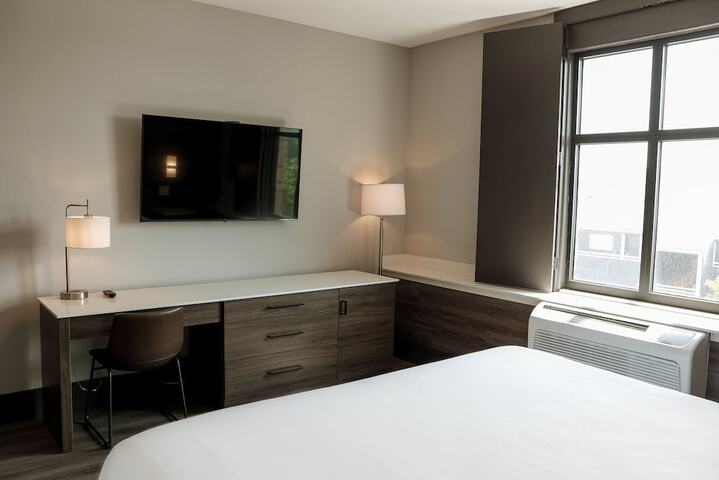 Room 18 of 175
