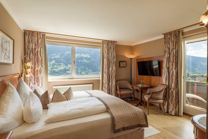 Room 4 of 98