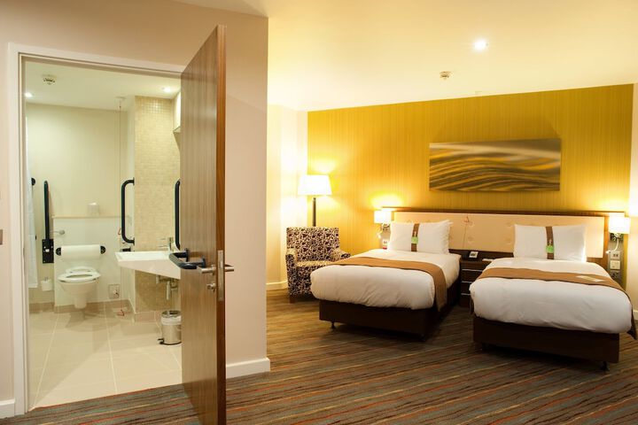 Room 15 of 90