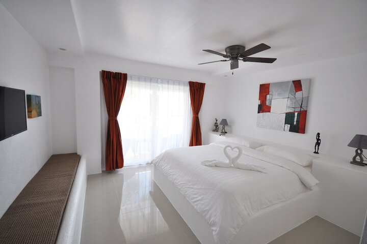 Room 10 of 296