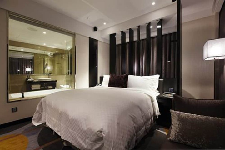 Room 25 of 58