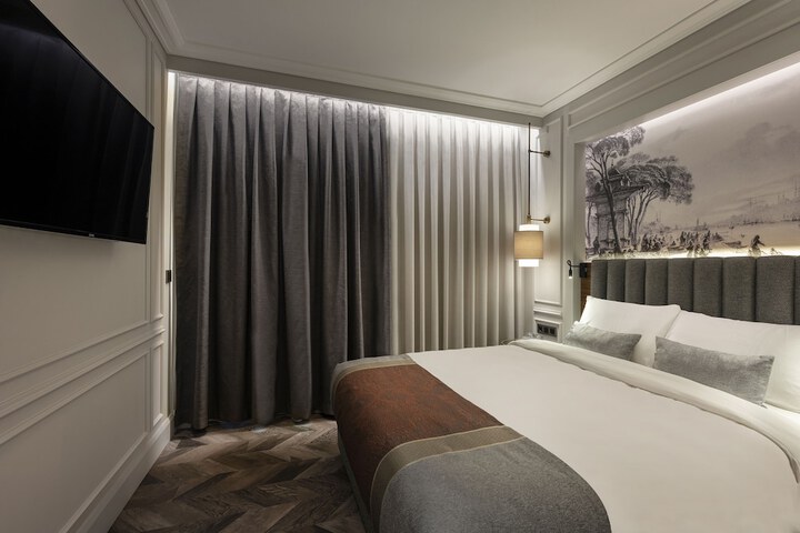 Room 6 of 39