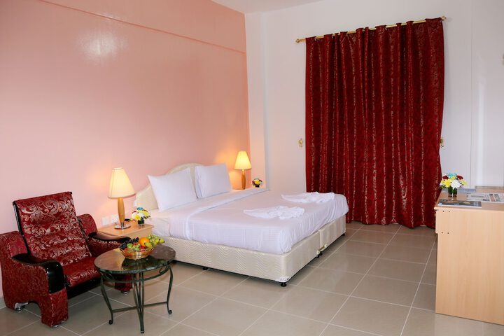 Room 9 of 34
