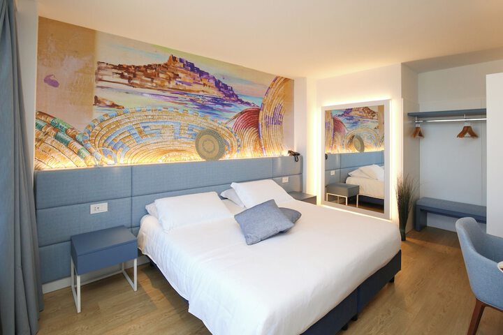 Room 104 of 221
