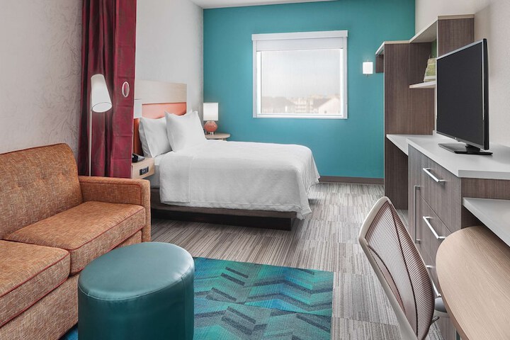 1 Queen Bed Studio (1 of 15)