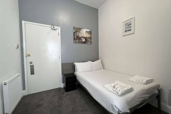 Room 6 of 54