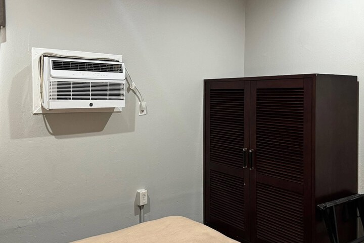 Room 14 of 33
