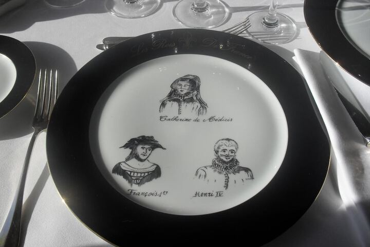 Dining 17 of 34