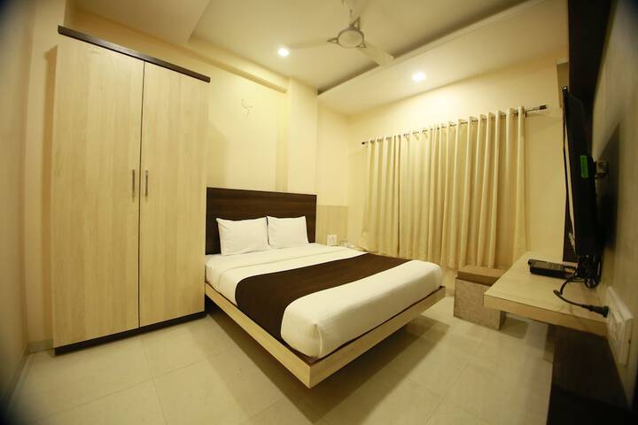 Room 18 of 33