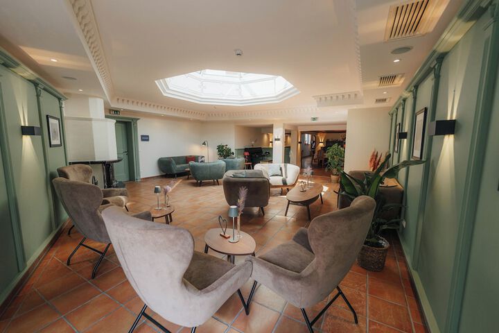 Hotel Lobby