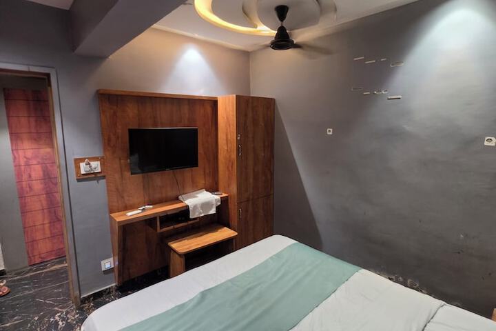 Room 3 of 14