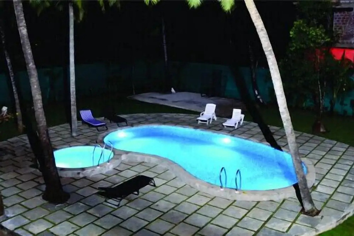 Pool 12 of 18