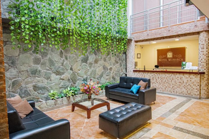Hotel Mónaco Armenia in Armenia