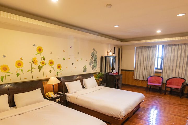 Room 46 of 122