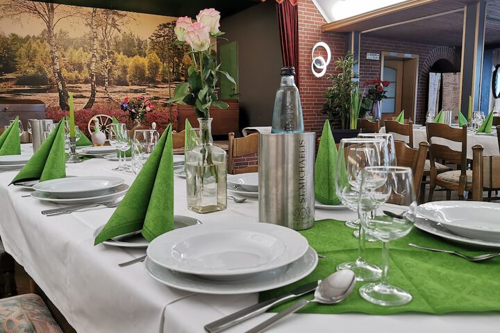 Dining 44 of 52