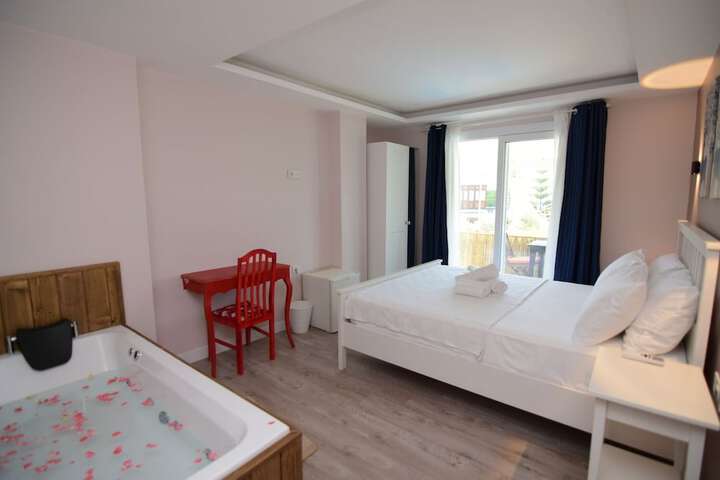 Room 9 of 38