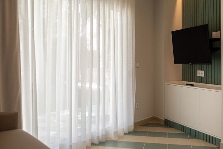 Room 10 of 20