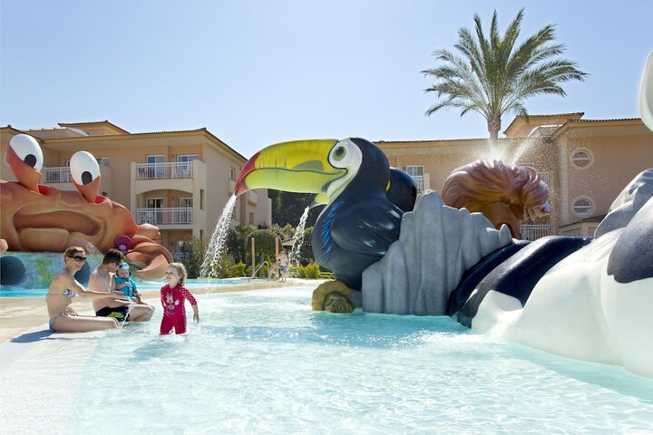 Hotel Pool