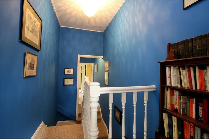 Room 10 of 20