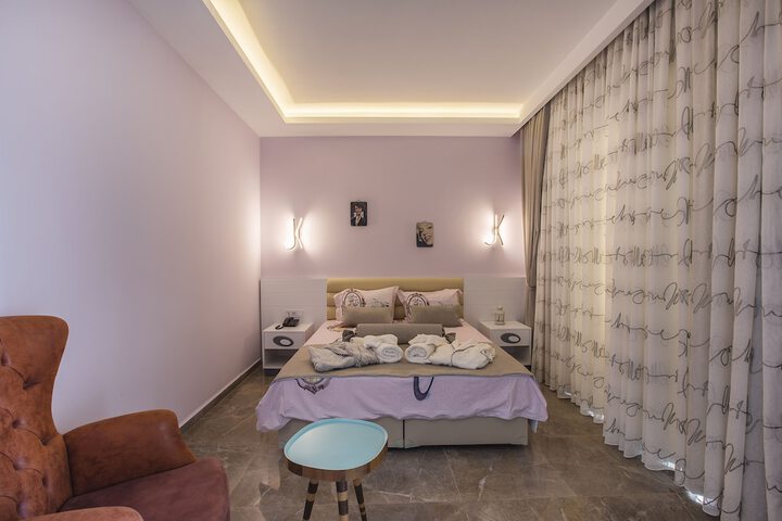 Room 33 of 119