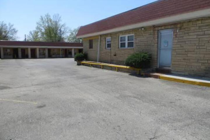 Exterior of STARLITE MOTOR LODGE