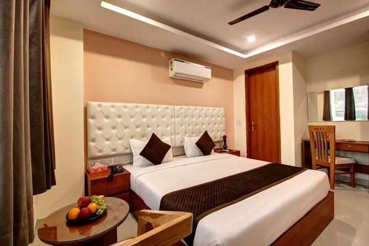 Room 4 of 11