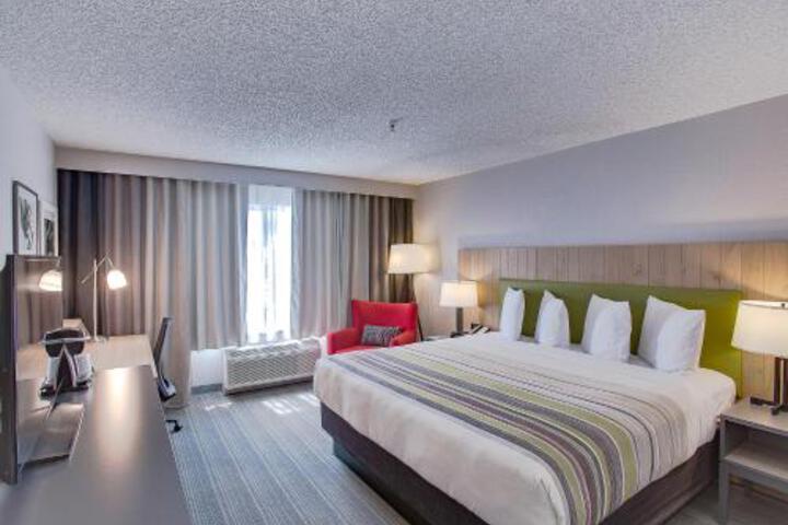 Suite 4 of 10
