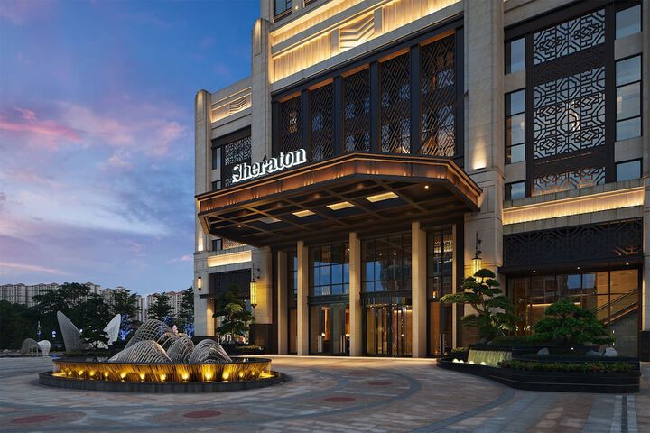 Hotel Exterior 65 of 73