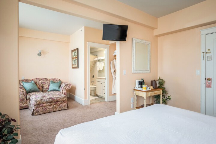 Room 17 of 36