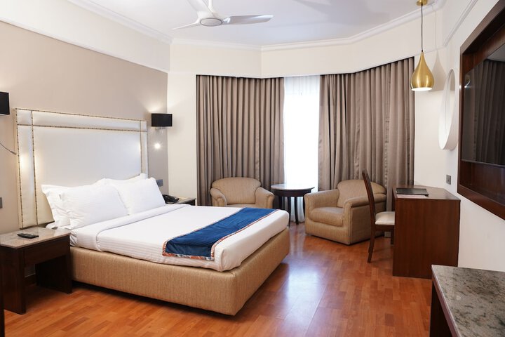 Room 26 of 76
