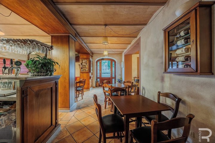 Lounge 108 of 148