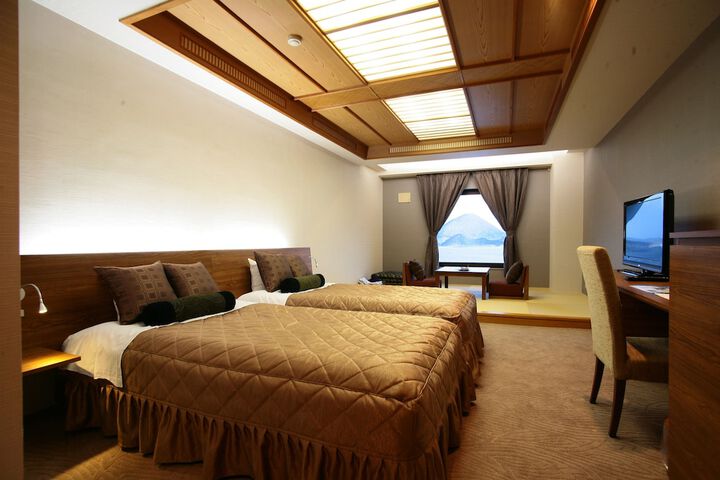 Room 11 of 38