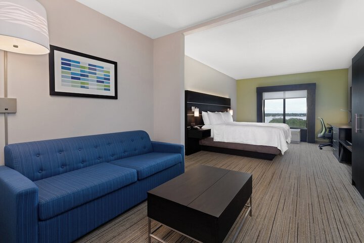 Room 32 of 59